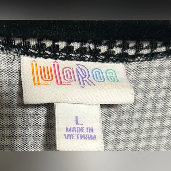 LuLaRoe Caroline Cardigan Women’s Size Large Black & White pattern with pockets - Picture 4 of 5